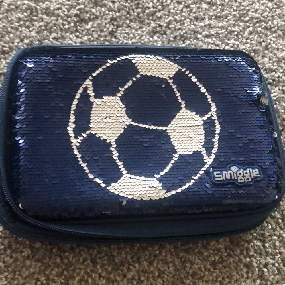 Smiggle case - Picture 4 of 7